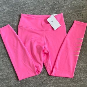 Women’s Nike pink athletic leggings